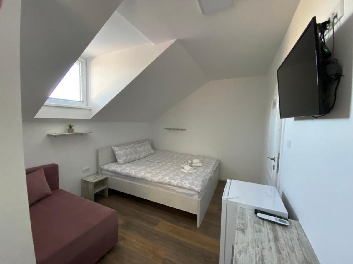 Omis Rooms Pančevo Extérieur photo