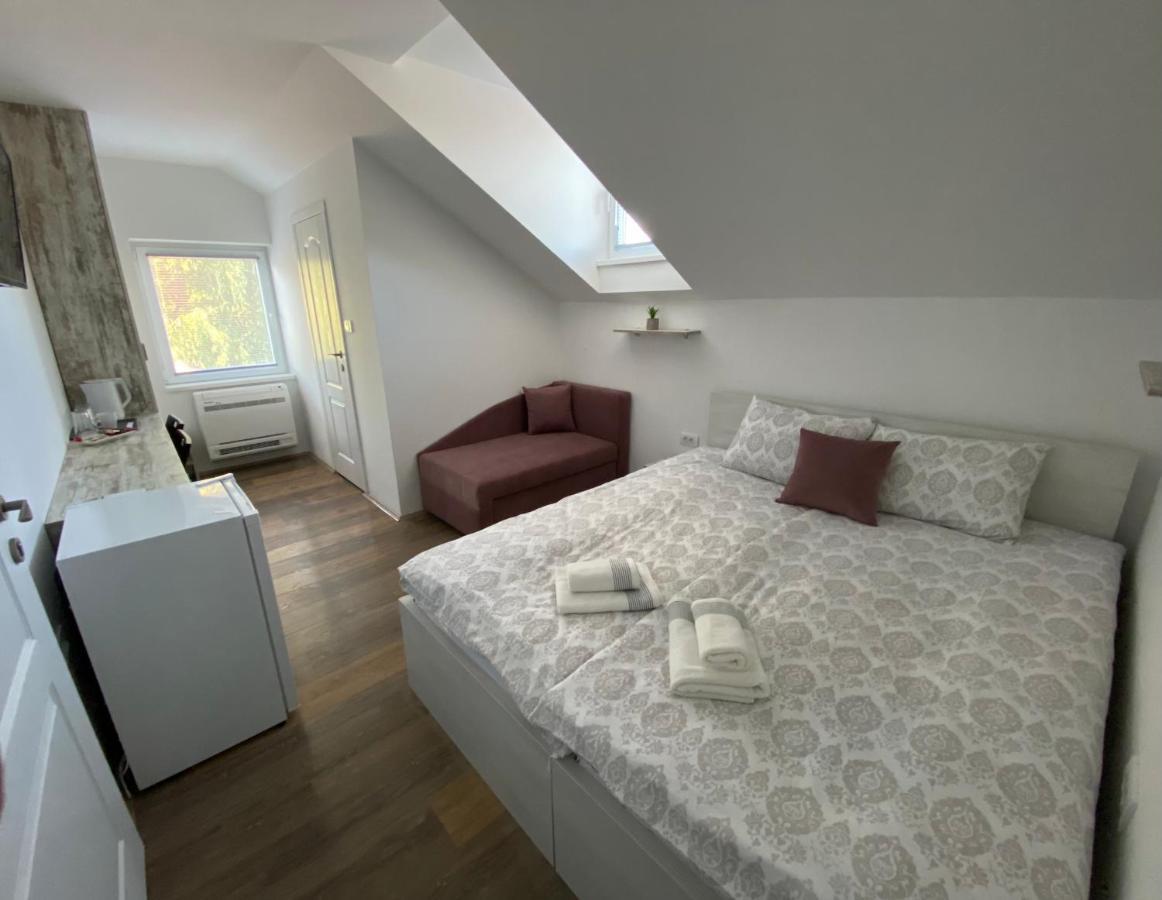 Omis Rooms Pančevo Extérieur photo